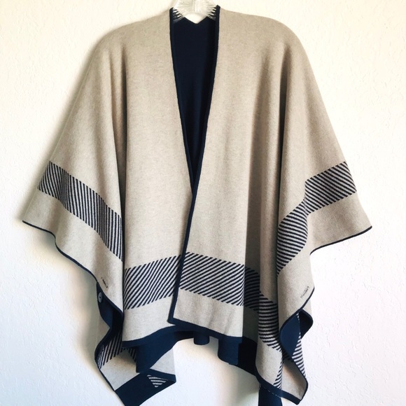 CAbi Reversible Navy/Tan Wrap Sweater Shawl Poncho Open Front Button Sides LNWOT - Picture 2 of 14